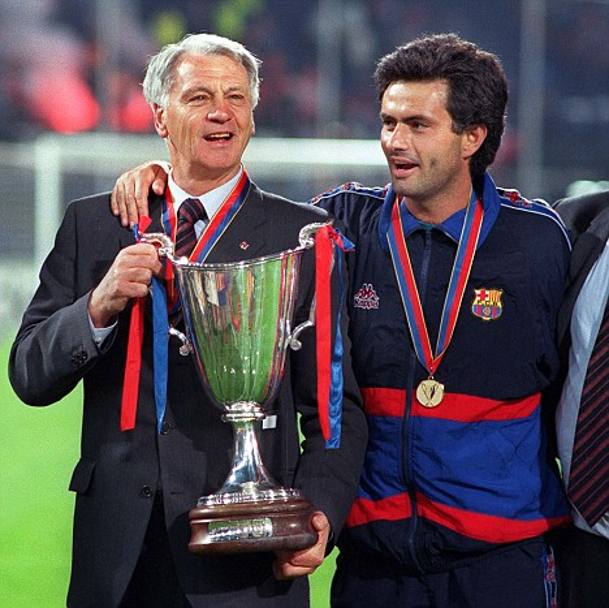 La carriera di Mou: nel 1997  assistente al Barcellona e qui, il 13 maggio, festeggia il trionfo in Coppa delle Coppe. Colorsport